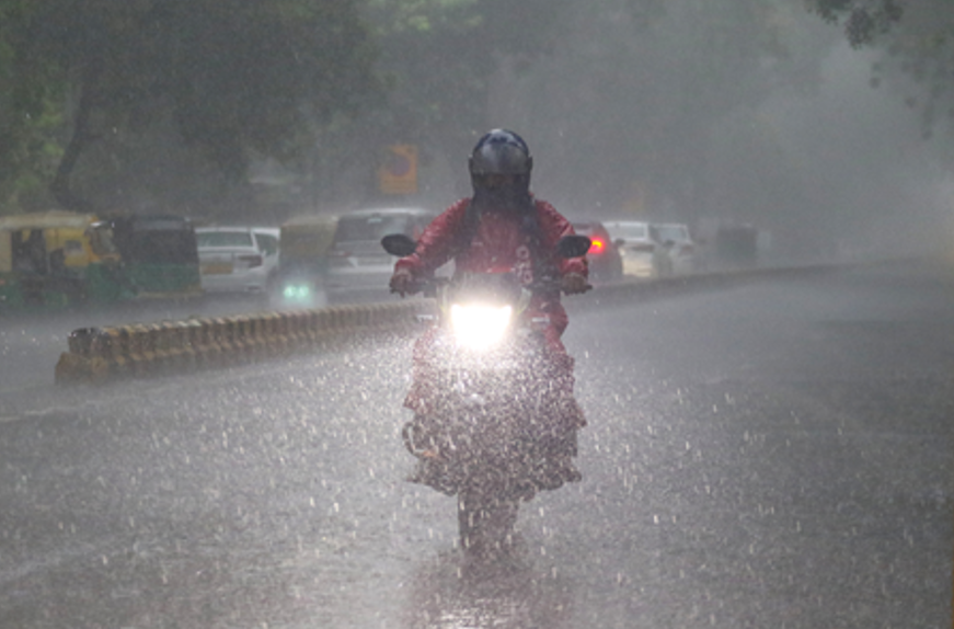 Rain lashes several Tamil Nadu districts; heavy showers forecast for next two days