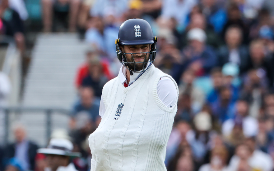 England all-rounder Woakes announces international retirement
