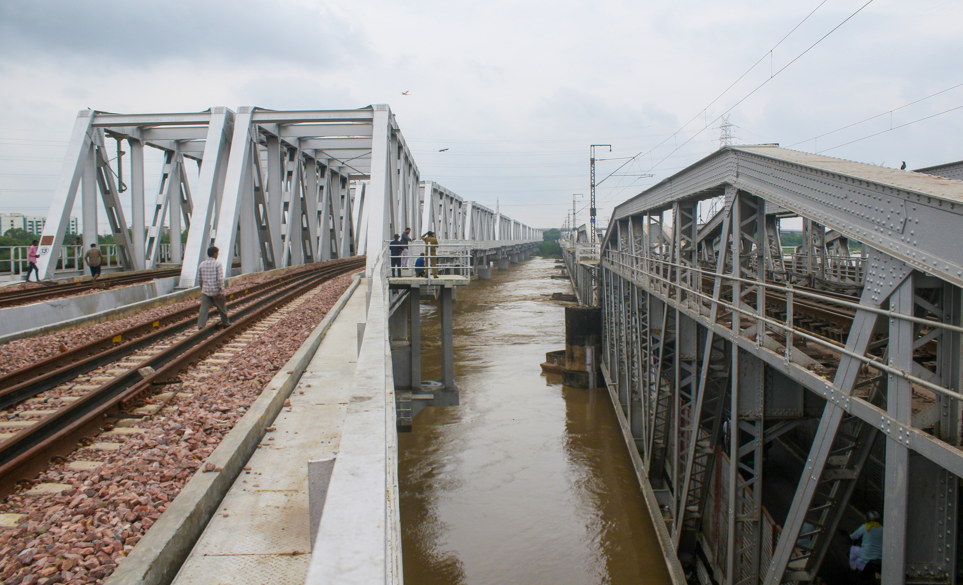 Delhi: Yamuna crosses danger mark; residents in low-lying areas shifted to safer locations