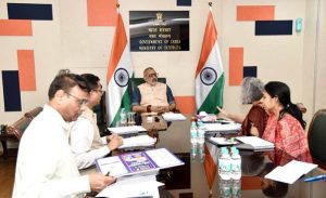 Union Textile Minister assures smooth cotton procurement this Kharif season