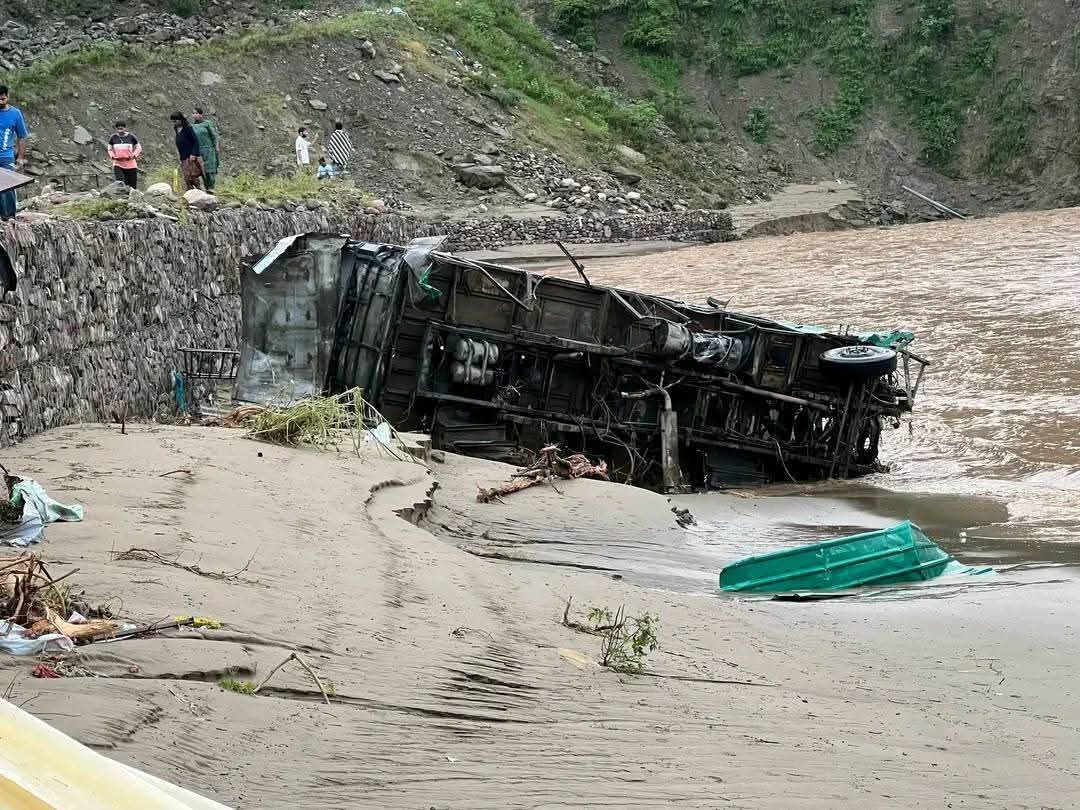 Cloudburst in Himachal Pradesh’s Mandi washes away buses, buries houses and shops