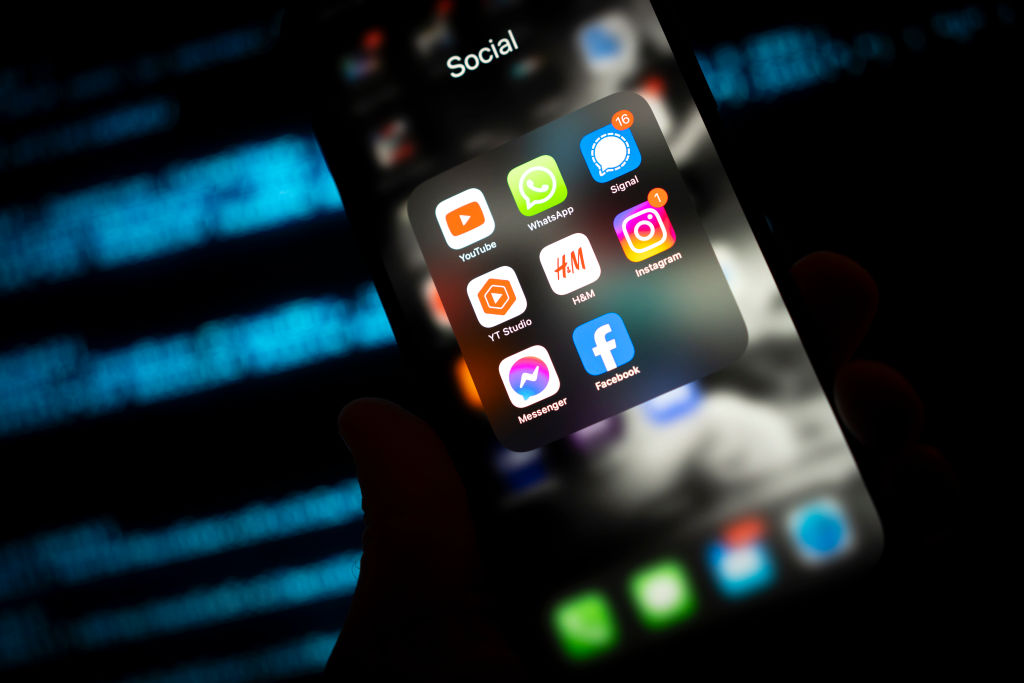 Amnesty says Pakistan spying on millions through phone-tapping, firewall