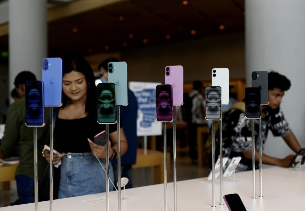 Smartphone exports in August have increased, not declined; industry counters flawed inferences and misleading conclusions