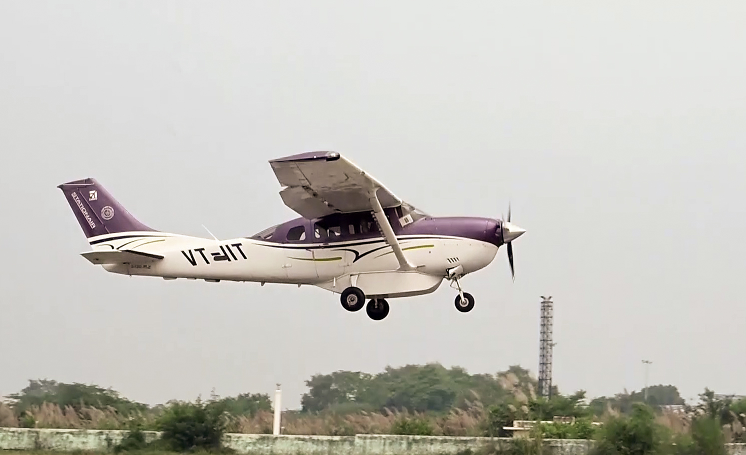 Delhi conducts cloud seeding in fight against air pollution