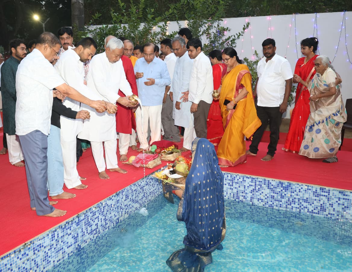 Bihar CM Nitish Kumar performs ‘Usha Arghya’, marking end of Chhath Puja