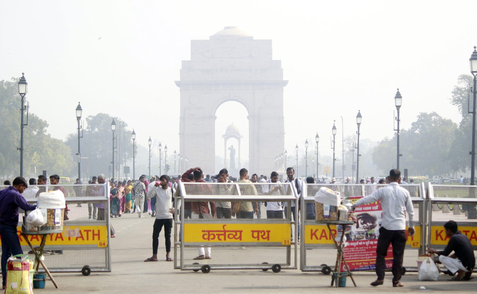 Ahead of Diwali, Delhi’s AQI dips further as pollution rises