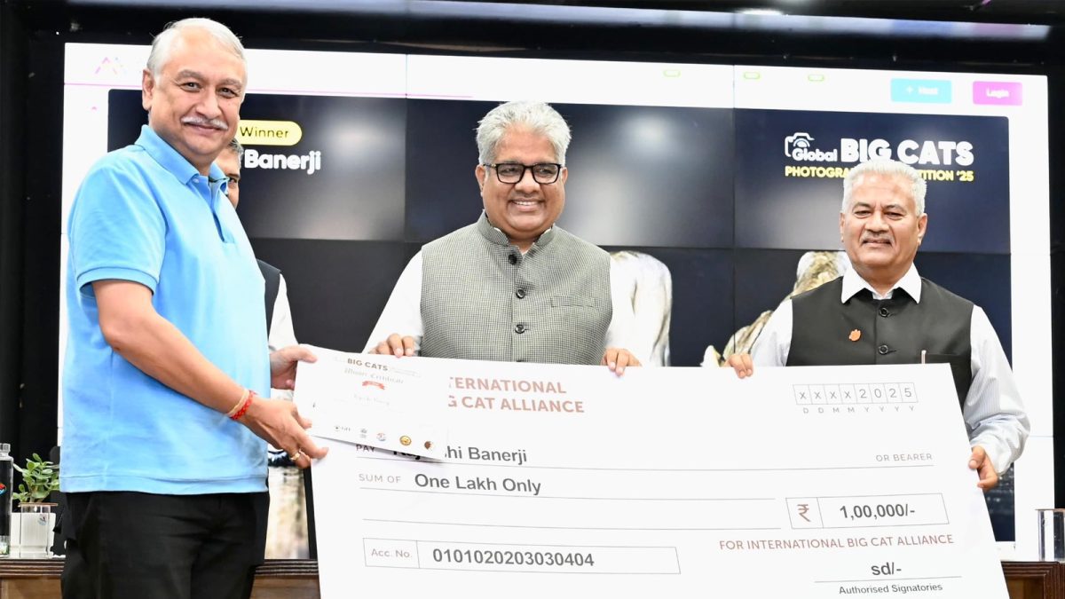 Bhupender Yadav honours winners of Global Big Cats Photography Competition 2025