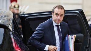 France's one-day old government quits, deepening political crisis