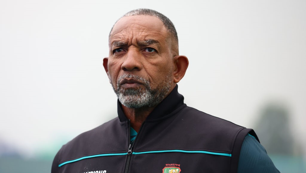 Head coach Simmons urges Bangladesh players to avoid social media after unsavoury scenes at Dhaka airport