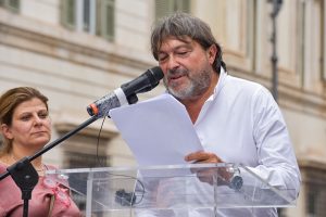 Bomb explodes outside home of top Italian investigative journalist