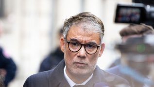 France’s Socialists threaten to oust government amid fraught budget talks