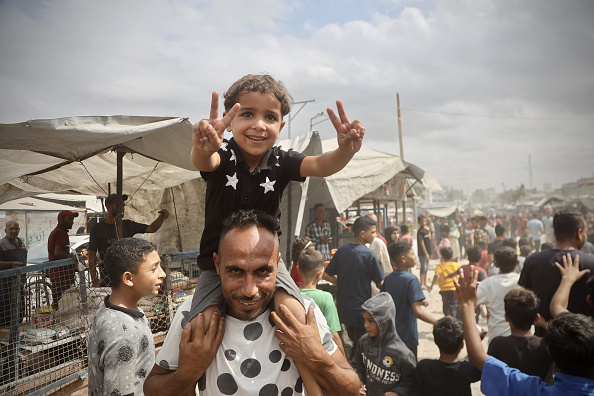 Gazans return to wrecked homes as Israeli forces pull back under ceasefire