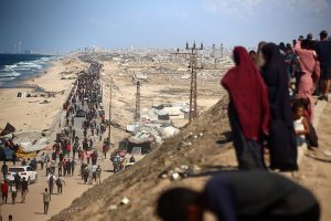 Gazans stream back home as Israel-Hamas ceasefire holds
