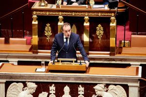French PM faces day of reckoning, but likely to survive no-confidence votes