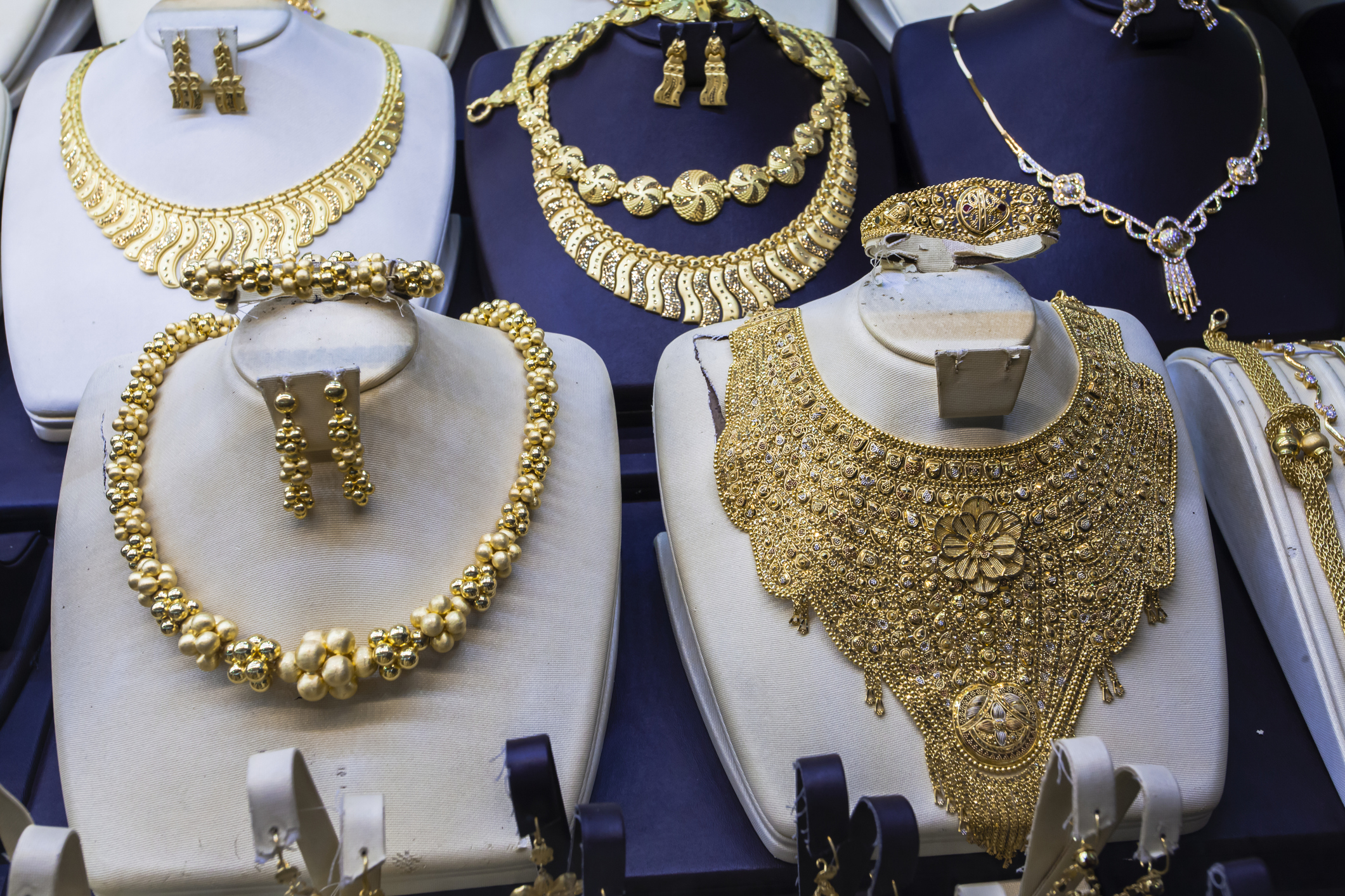 Gold hits fresh record high on MCX amid US economic uncertainty