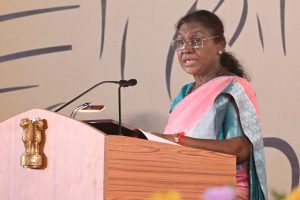 President Murmu pays tribute to Sree Narayana Guru at Sivagiri Mutt