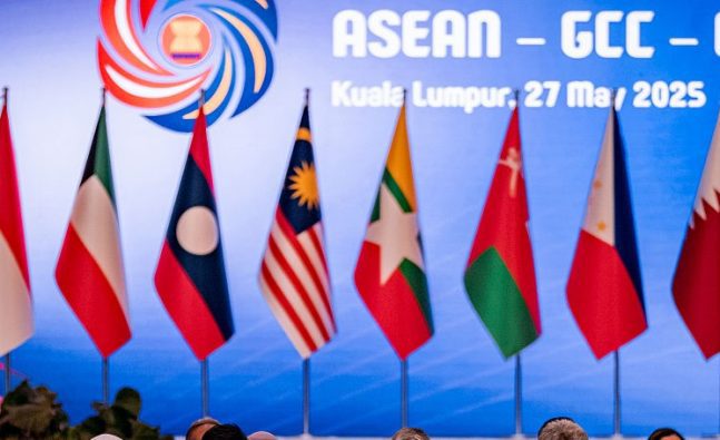 China and ASEAN, hit by US tariffs, sign upgraded free trade pact China and ASEAN, hit by US tariffs, sign upgraded free trade pact