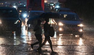 IMD issues heavy rain alert for 10 Tamil Nadu districts