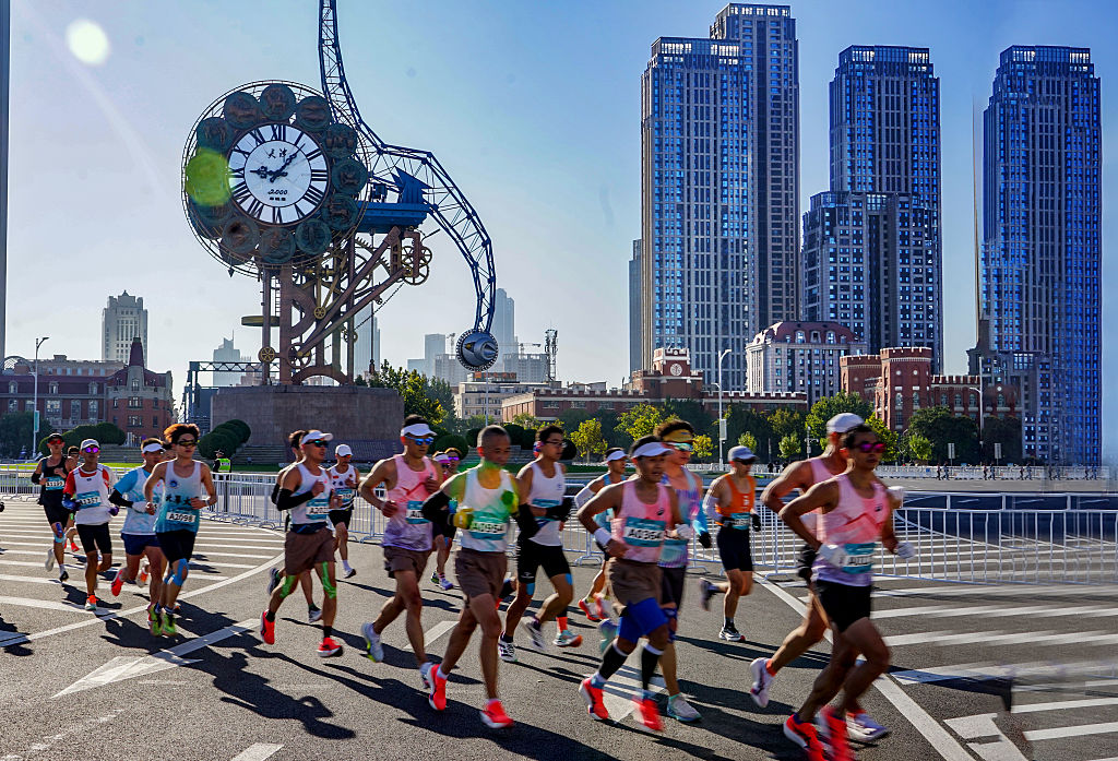 Window for fast marathons closing because of climate change, report finds