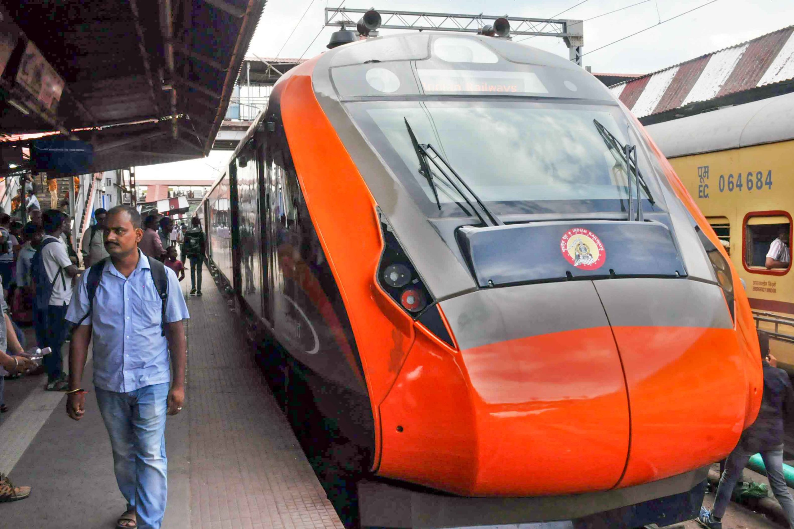 Passengers praise Indian Railways for smooth, clean festive season travel experience nationwide