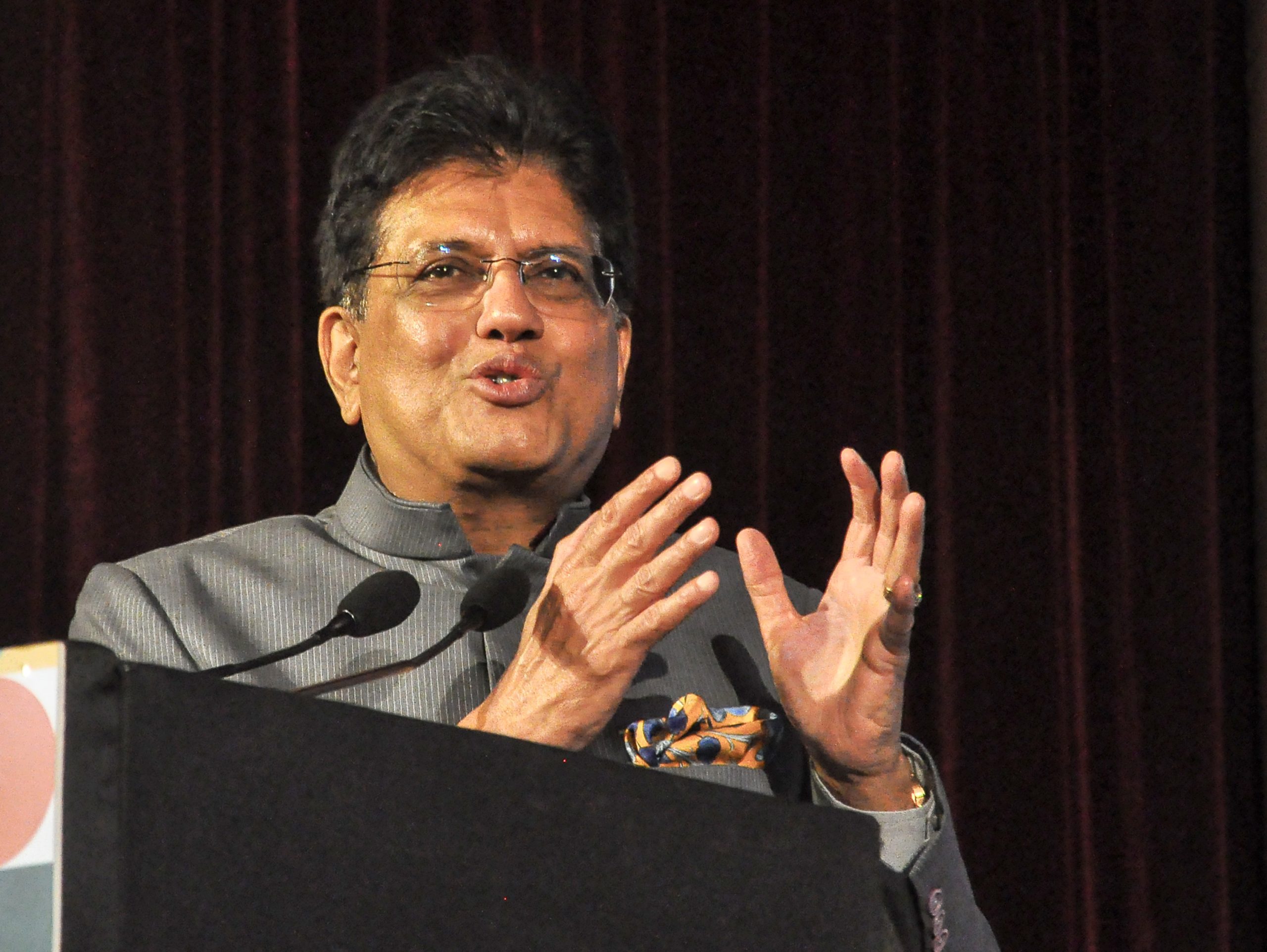 Piyush Goyal Urges CAIT to Hold ‘Biggest-Ever Swadeshi Mela’ With ITPO