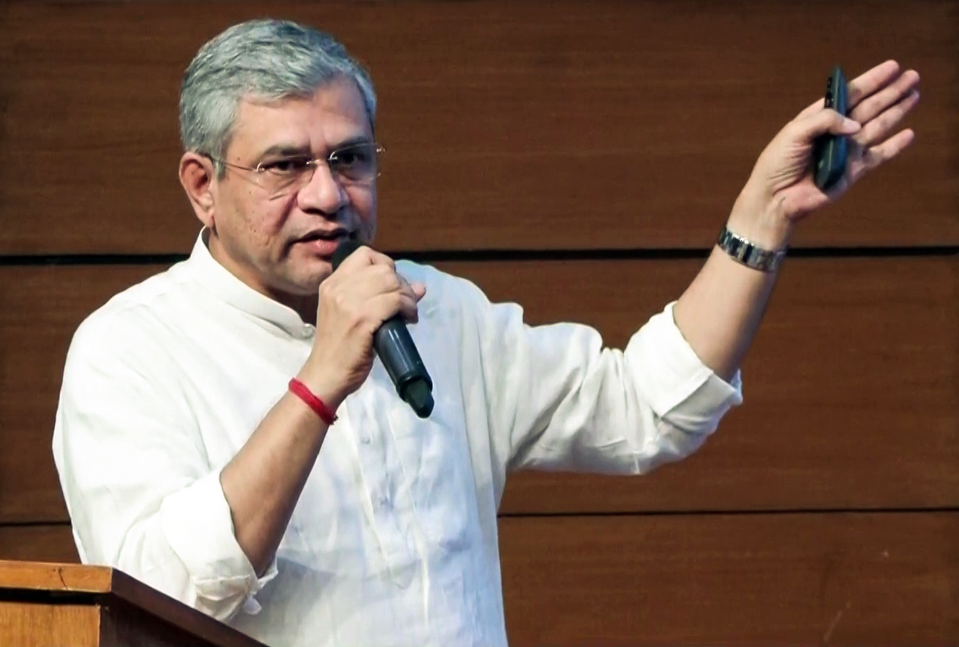 Ashwini Vaishnaw reviews progress of semiconductor projects in Gujarat