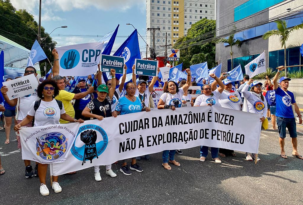 Climate protesters swelter in Brazilian sun outside COP30 summit