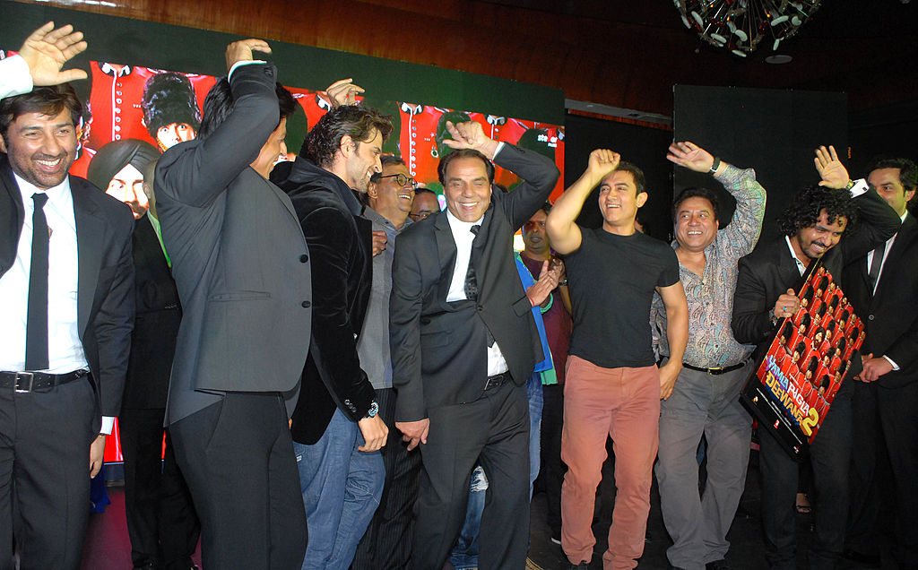 Cine world bids farewell to Dharmendra; social media flooded with tributes