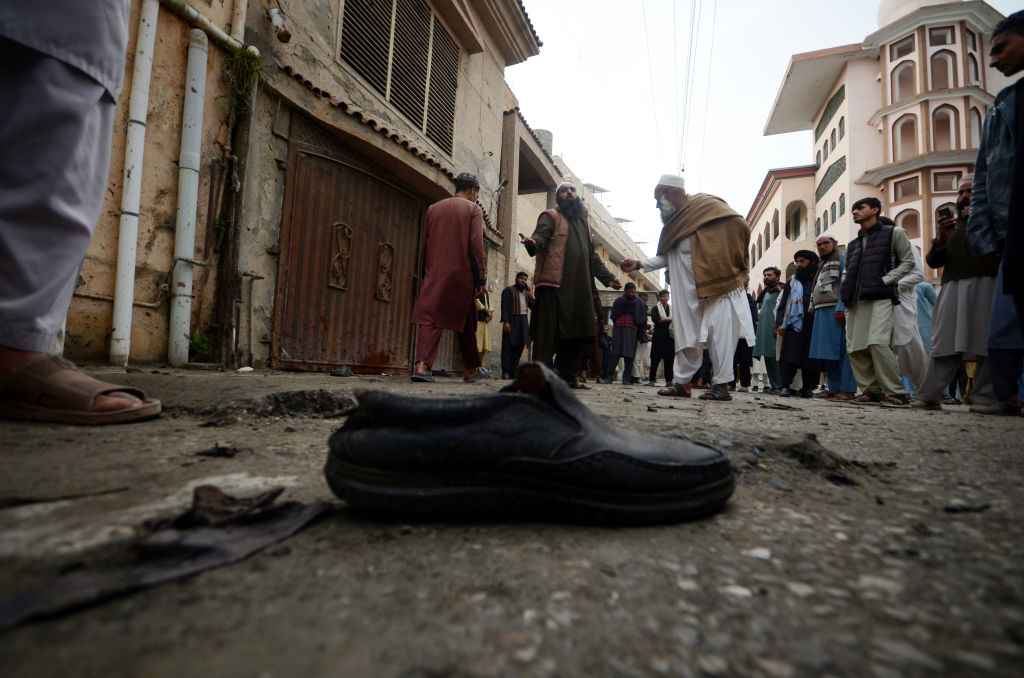 Suicide bombers kill 3 at Pakistan paramilitary HQ