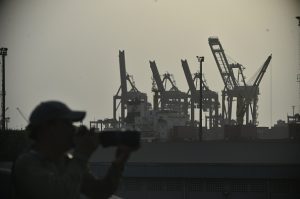Afghanistan shifts trade to Iran route to avoid Pakistan closures