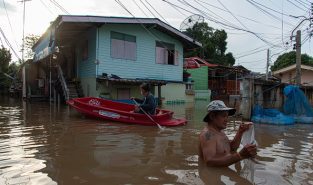 Rescuers step up recovery operations as Southeast Asia flood deaths cross 160 Rescuers step up recovery operations as Southeast Asia flood deaths cross 160
