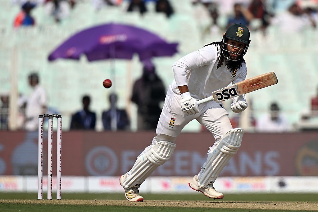 South Africa lose three top-order wickets but stretch lead against India