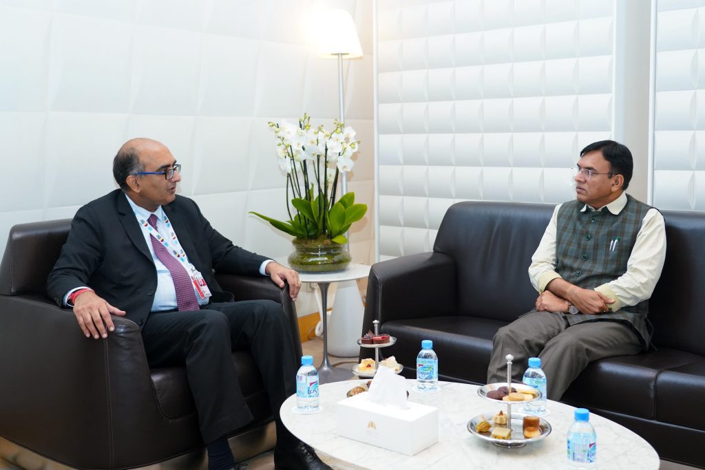 d8b7da12-87a9-4f4e-837b-2f8db9234f2e