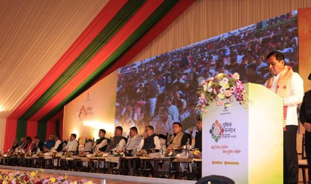 Sonowal calls workers the ‘Miners of Nation-Building’ at Shramik Kalyan Divas in Assam