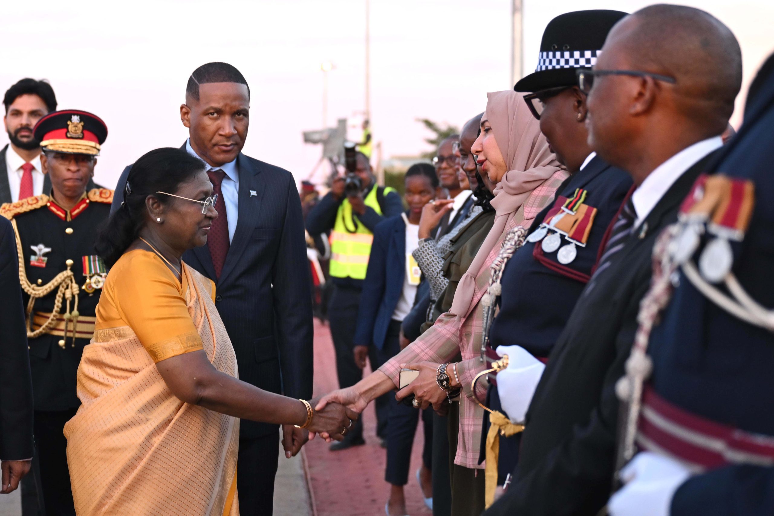 President Murmu attends Angola’s 50th Independence Day event, reaches Botswana for state visit