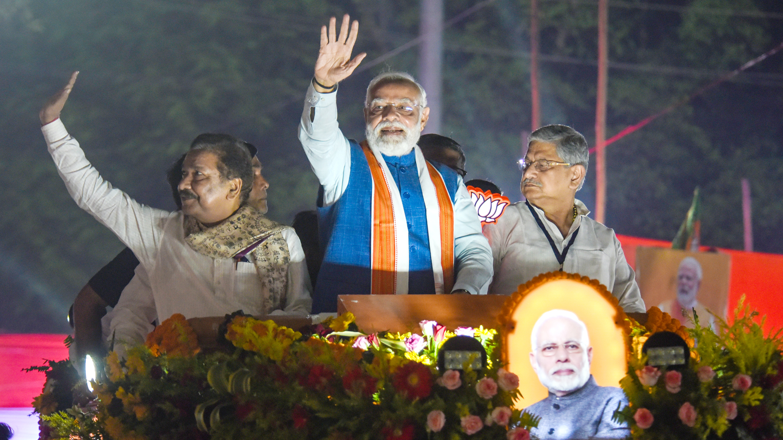 PM Modi holds roadshow in Patna, pays tribute to poet Ramdhari Singh Dinkar