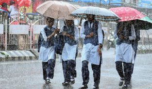 Cold wave grips central India; heavy rain forecast for Tamil Nadu and Kerala Cold wave grips central India; heavy rain forecast for Tamil Nadu and Kerala