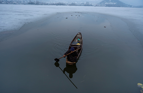 Mercury Dips Further in Kashmir; Srinagar Records Season’s Coldest Night at Minus 2.1°C