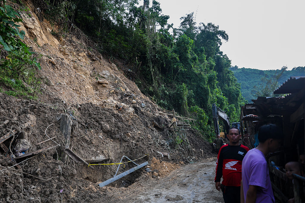 Heavy rain triggers landslide in central Vietnam, 6 bus passengers killed