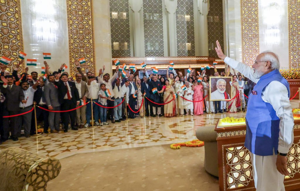 PM Modi being welcomed by Indian Community in Muscat