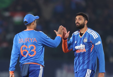 India bowl out South Africa for 117 in third T20I, take 2-1 lead with seven-wicket win