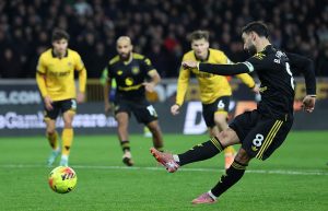 Fernandes double helps Man United to 4-1 win as Wolves' misery continues