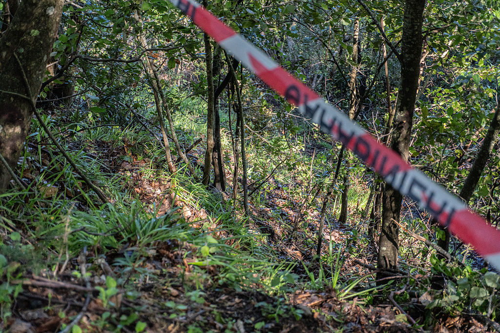 Italian cable car accident injures four people, 100 evacuated from mountain