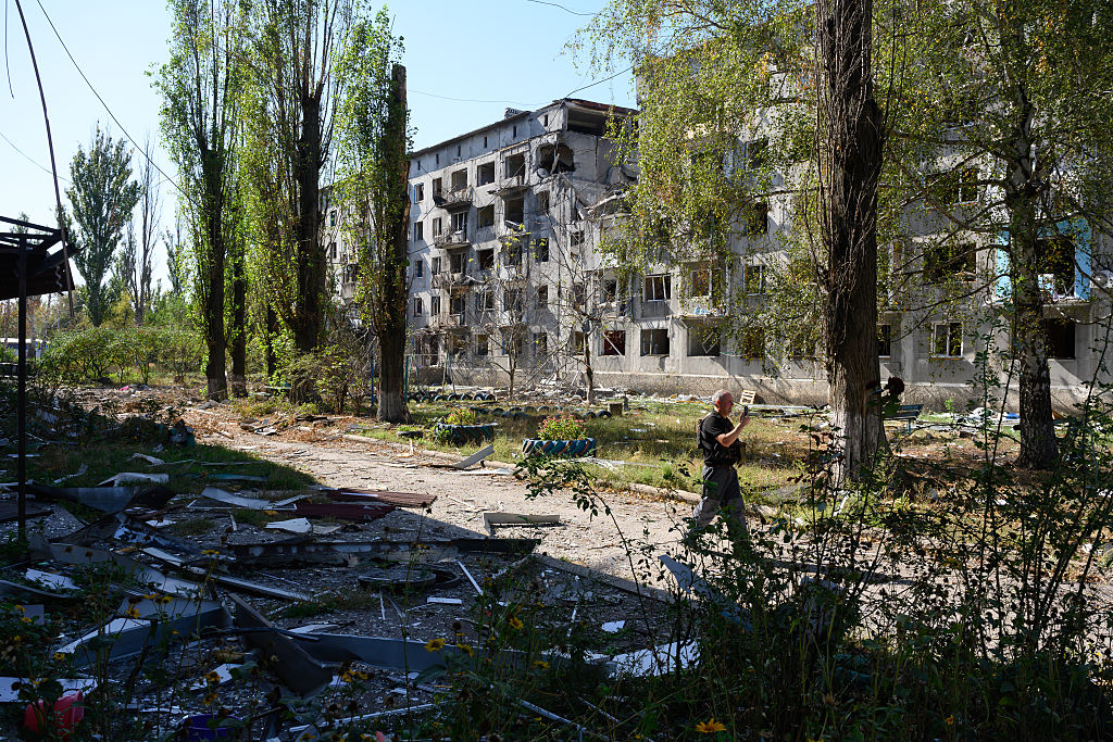Russian Bombardments Turn Eastern Ukraine City Into Ghost Town