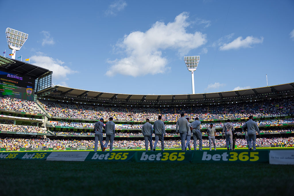 Ashes: MCG breaks 2015 World Cup final record with 94,199 attendance on Boxing Day Test