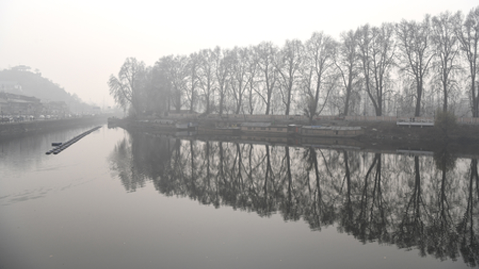 Intense cold wave sweeps across Kashmir; no forecast for snowfall till mid December