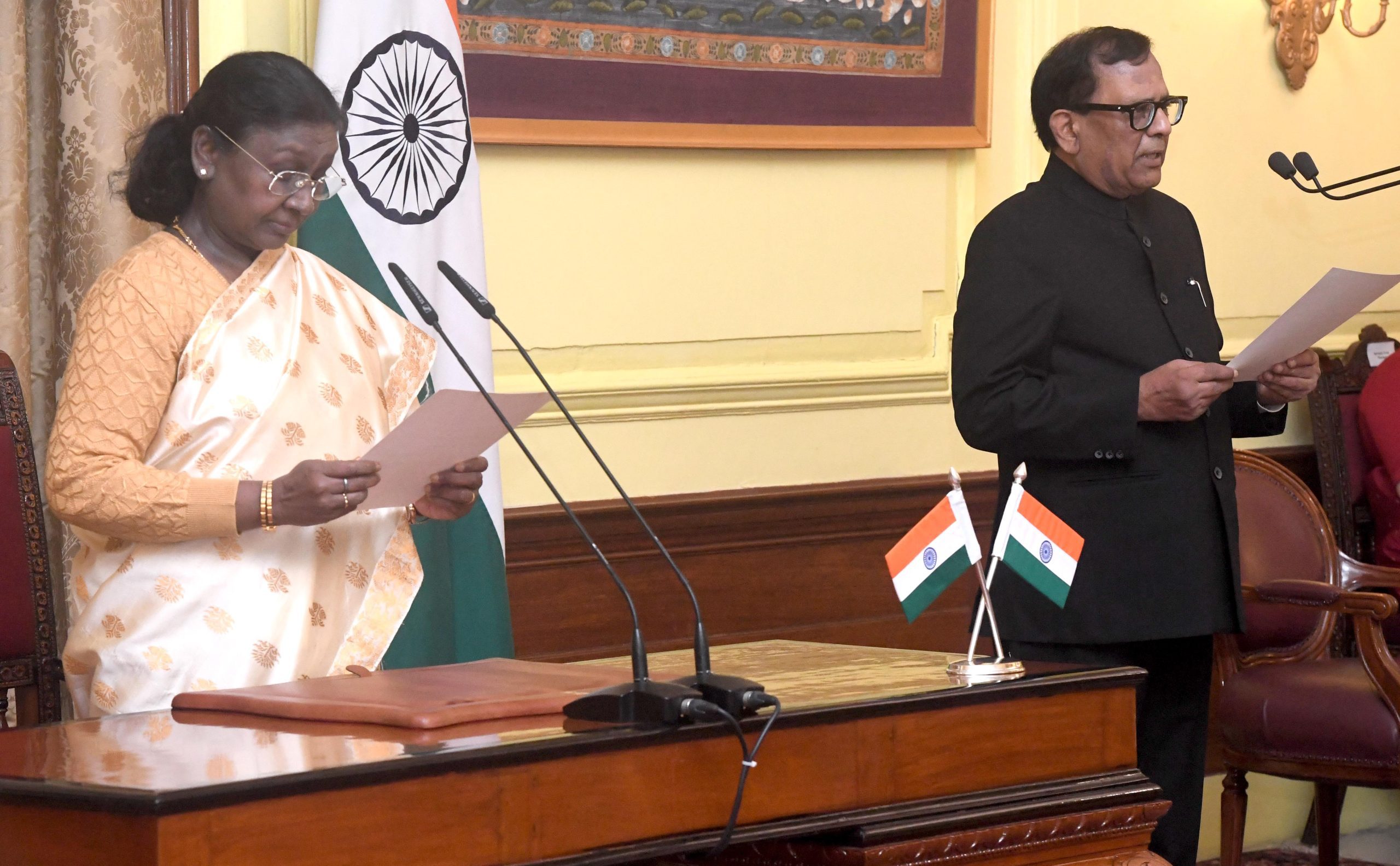 President Murmu administers oath to Raj Kumar Goyal as Chief Information Commissioner