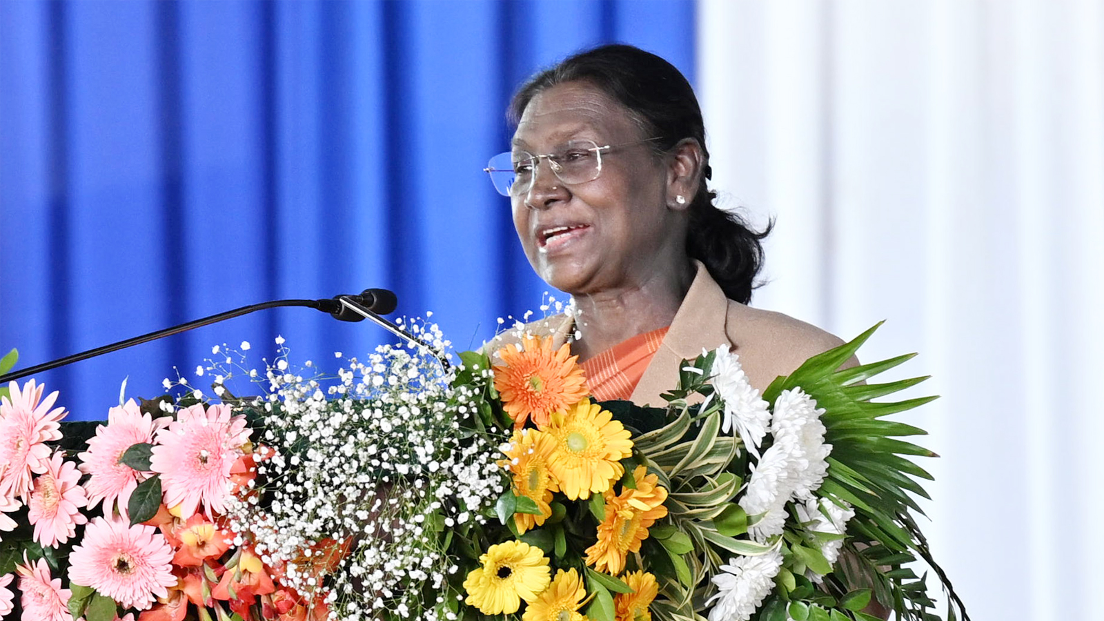 President Murmu addresses Antarrajyiy Jansanskritik Samagam-Kartik Jatra in Jharkhand’s Gumla