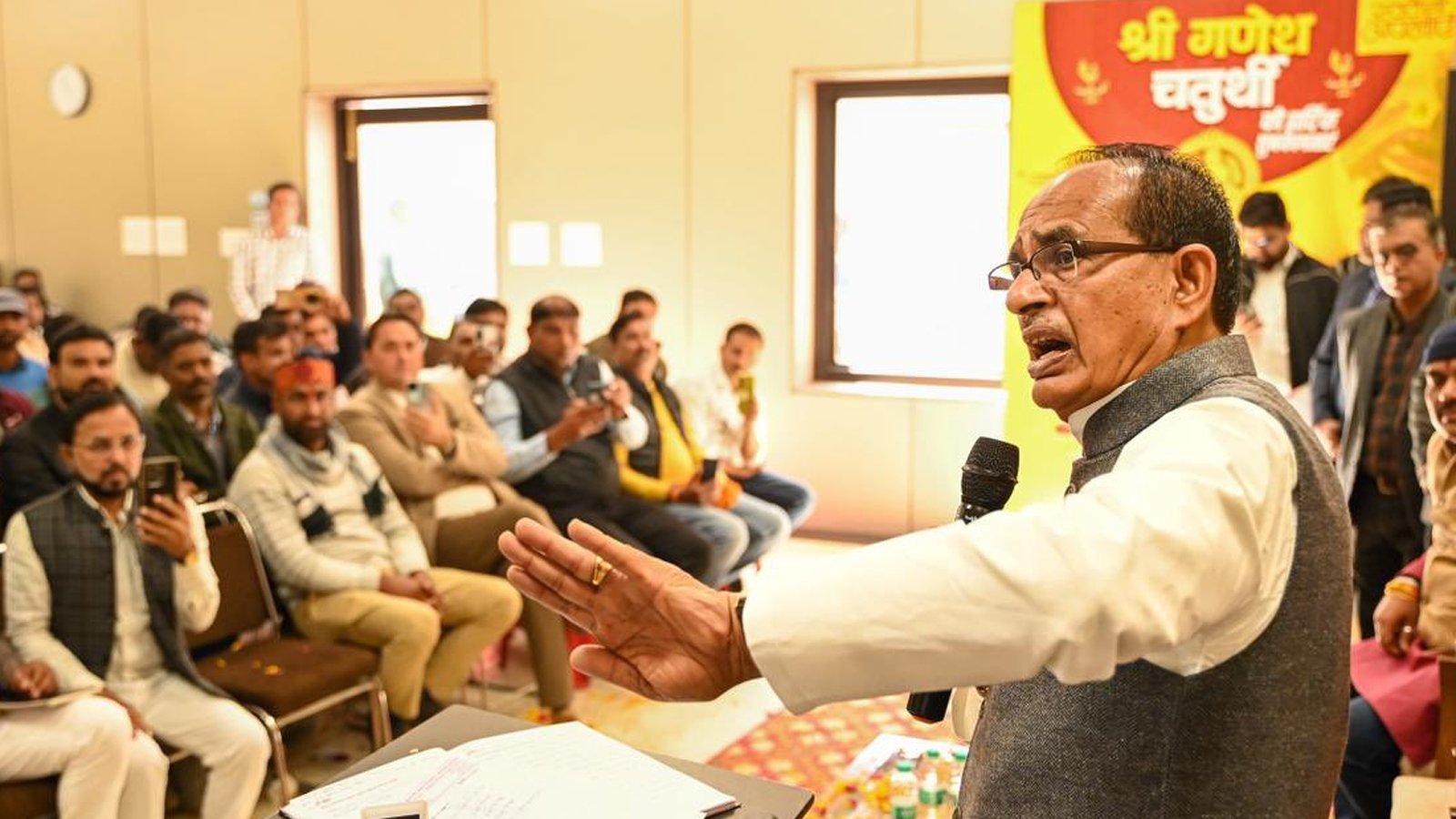 Shivraj Singh Chouhan meets Rozgar Sahayaks in Bhopal
