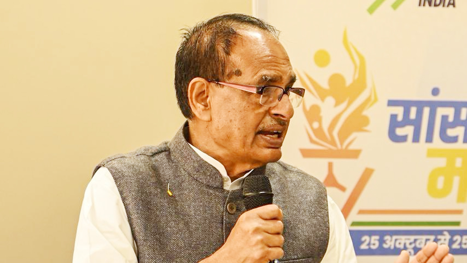Shivraj Singh Chouhan interacts with farmers in Maharashtra’s Ahilyanagar